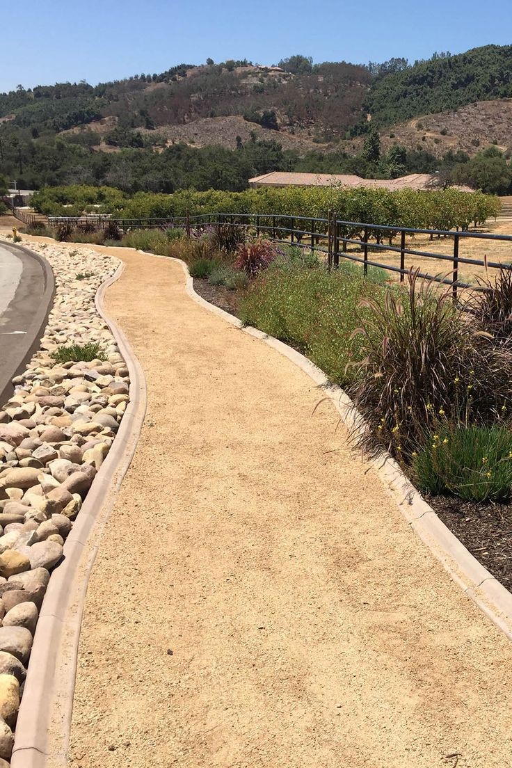 Pathway - Loose Gravel  || Camino de grava suelta 