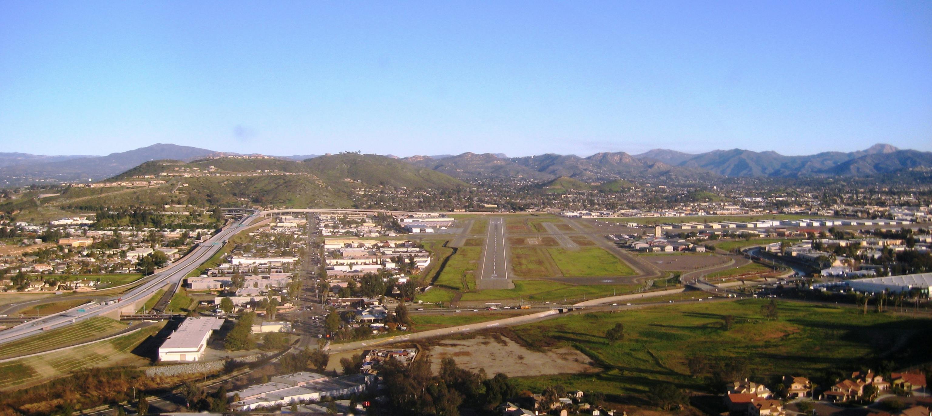 Gillespie Field - approach to Runway 09L.JPG