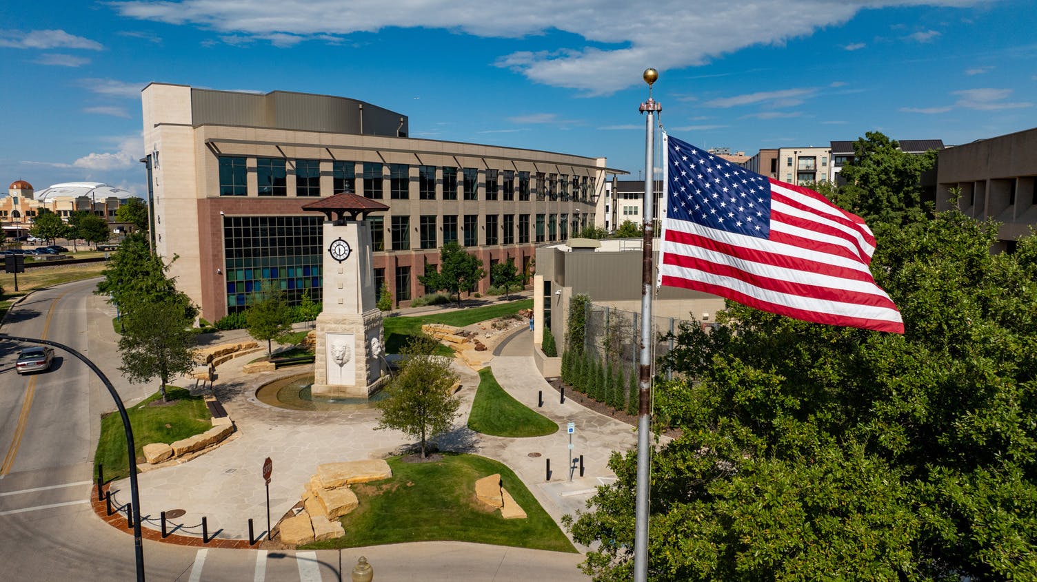 Arlington City Hall and pedestrian plaza