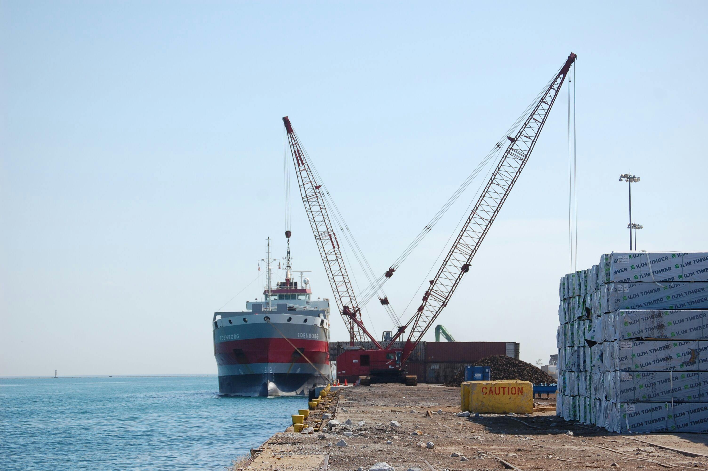 Ship docks at Iroquis Landing