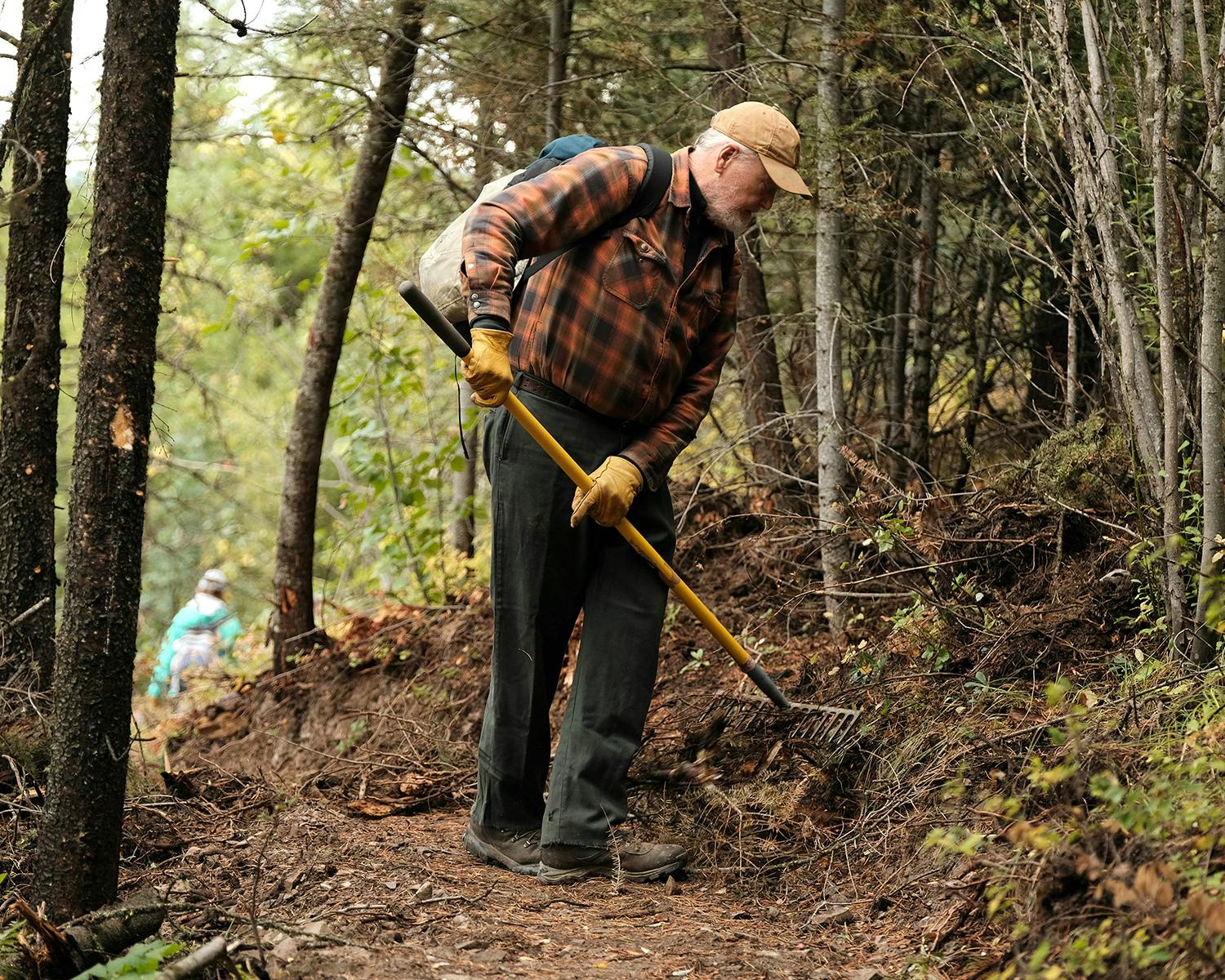 Volunteer working on Trail 2_by Geoff Sutton_courtesy of Five Valleys.jpg