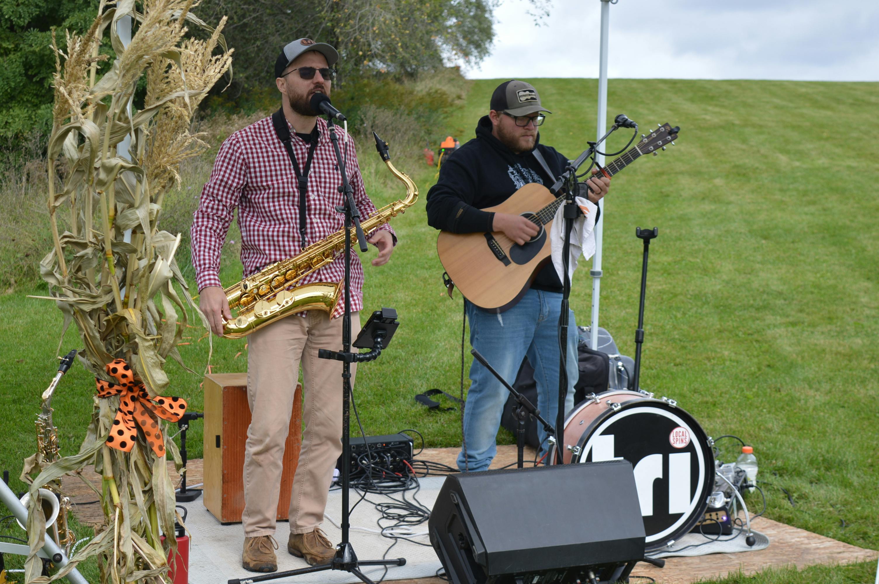 Folk band "The Real Ingredients" performance