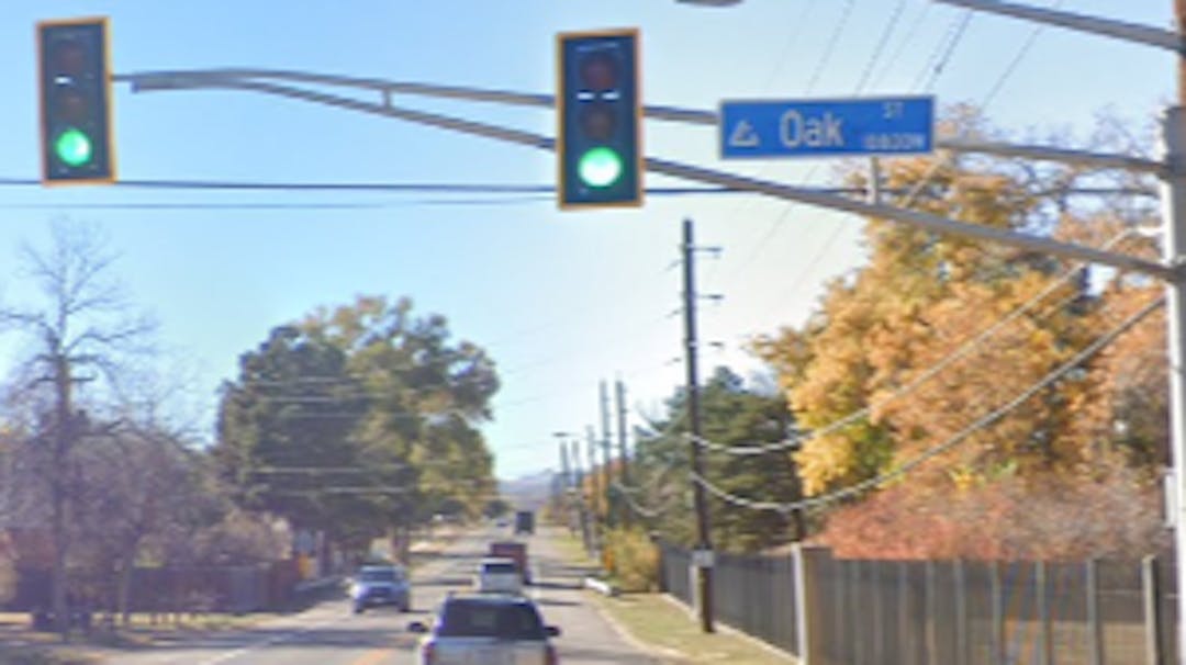 An image showing the current configuration of the Oak Street and West 20th Avenue intersection with a stoplight. 