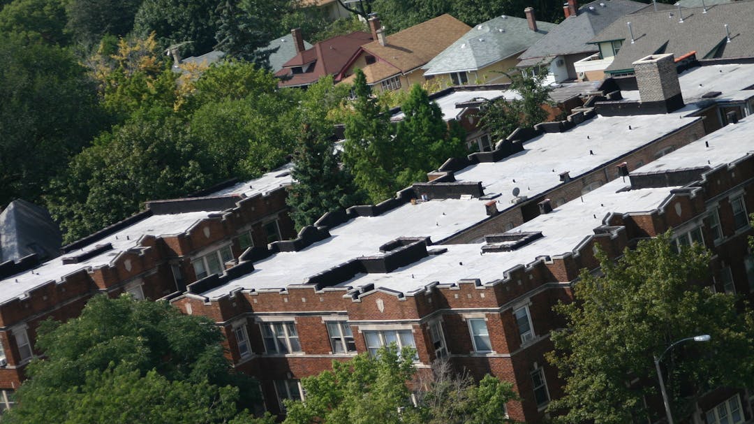Aerial photo of multifamily and single-family residences in Oak Park, IL