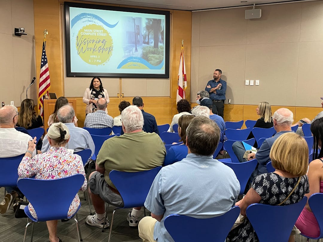 Transportation Planners presenting to the community.