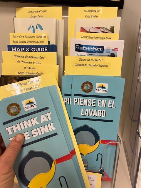 Foyer display 5 Span-Engl.jpg