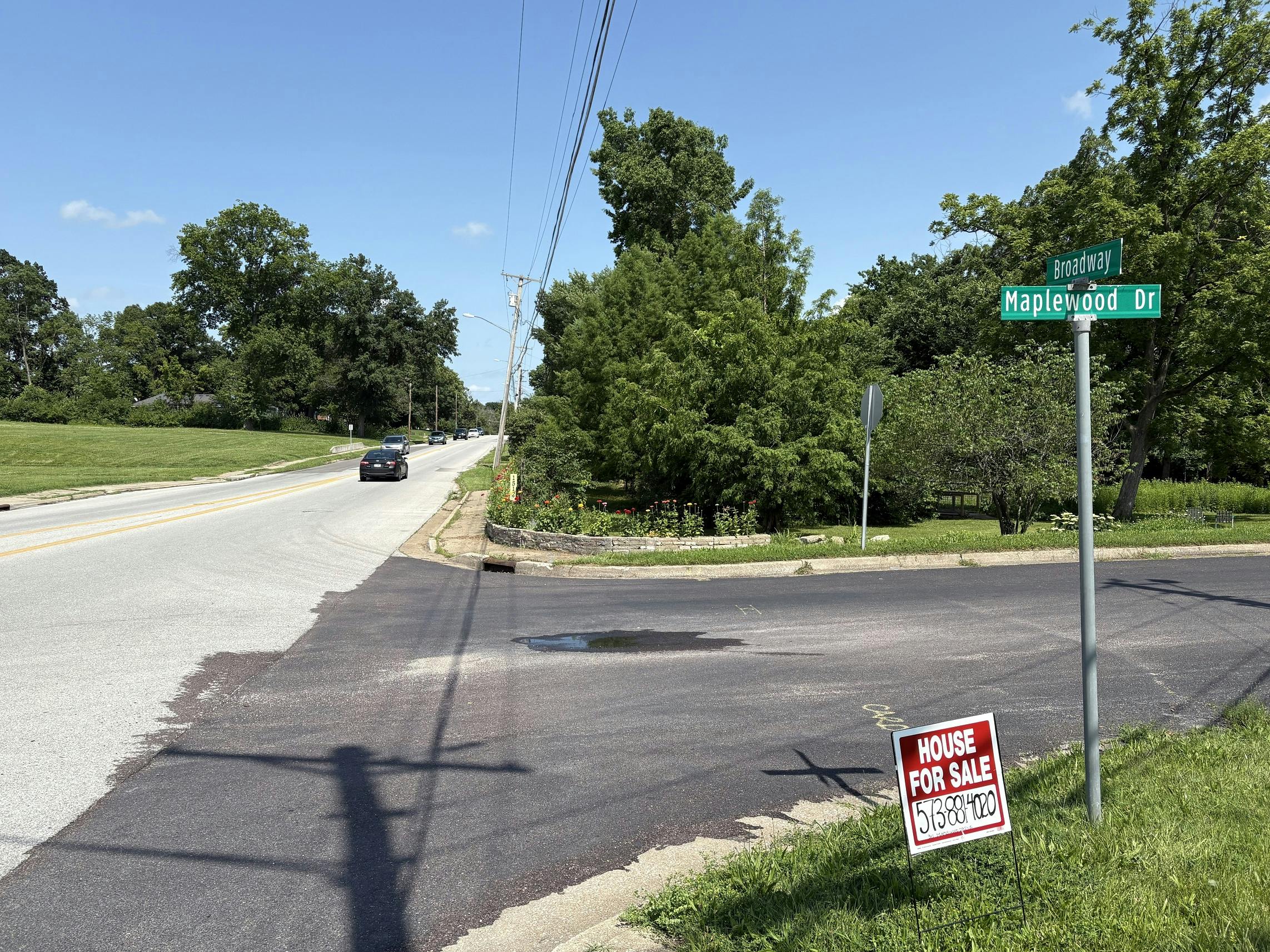 West Broadway and Maplewood Drive.JPG
