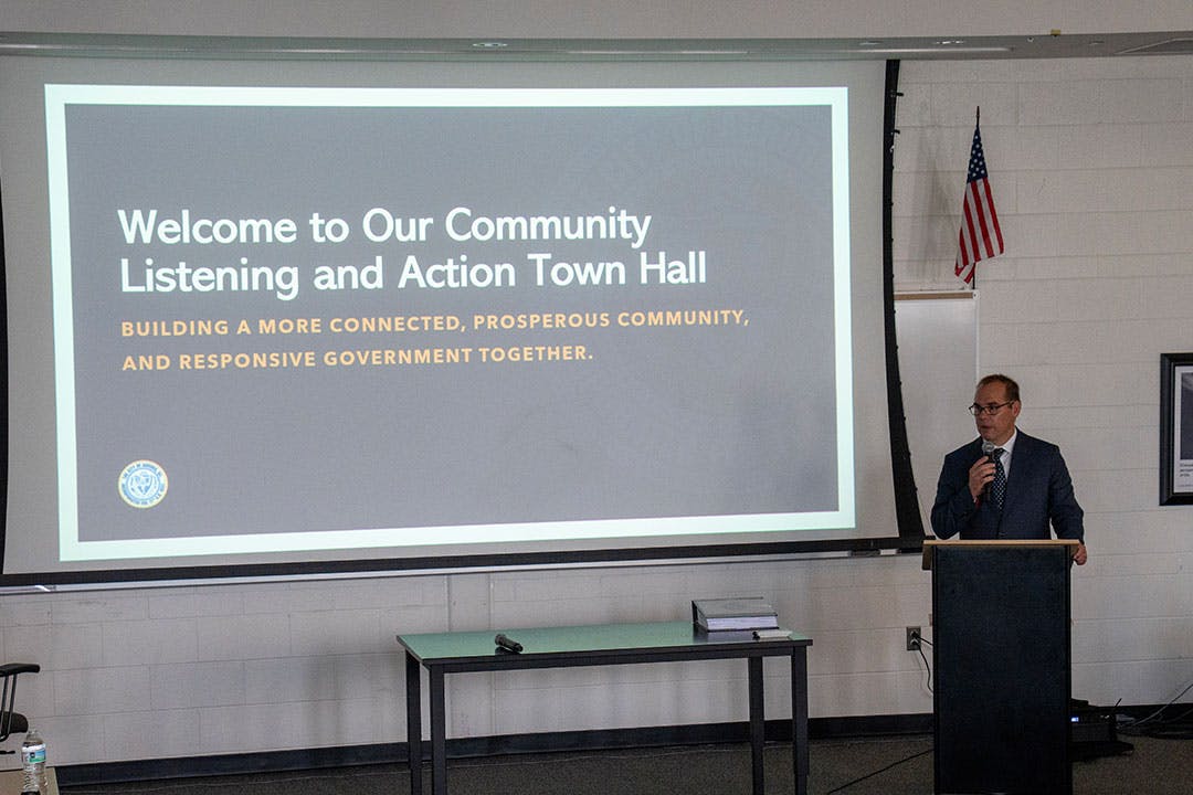 townhall-pic-03.jpg