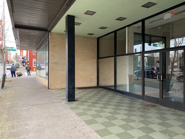Vacant Entryway on Main